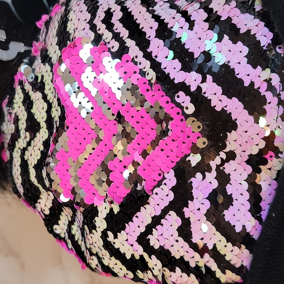 OMG pink & silver Reversible chevron pattern Sequin Hat & gloves - Picture 3 of 7